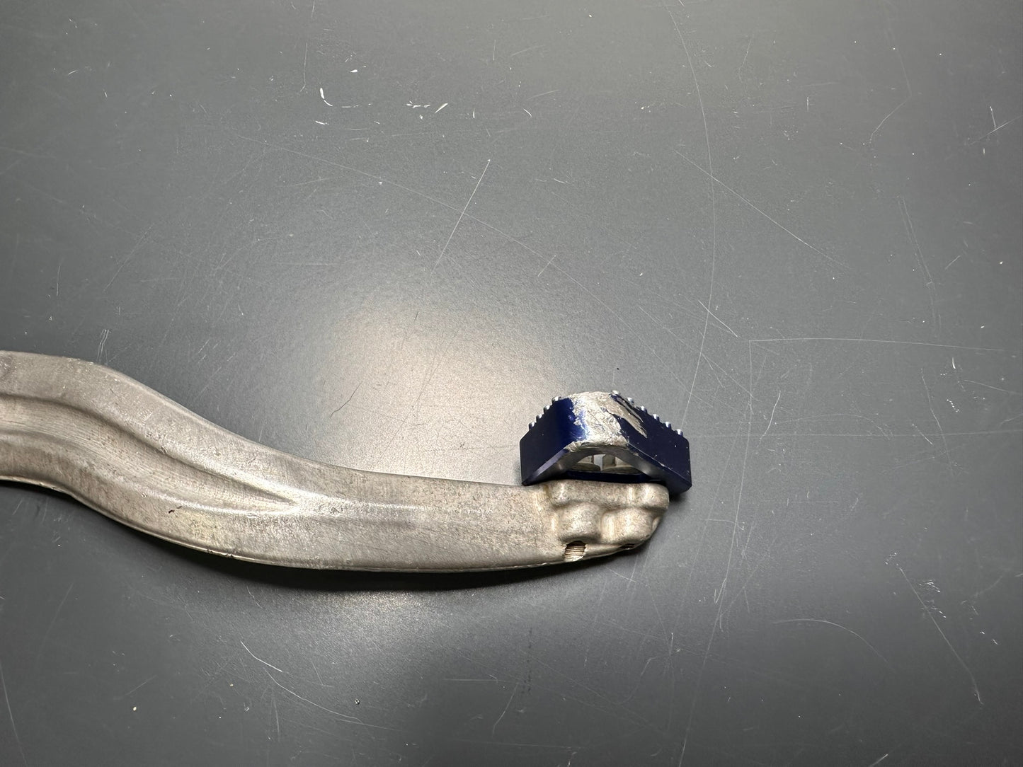 PEDALE FRENO POSTERIORE Ktm Husqvarna 125 250 300 450 77213050044 Foot Brake Lever Cpl.