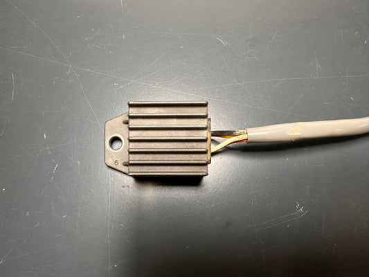 REGOLATORE DI TENSIONE Ktm Husqvarna 125 250 300 450 80011034000 Voltage Regulator 04