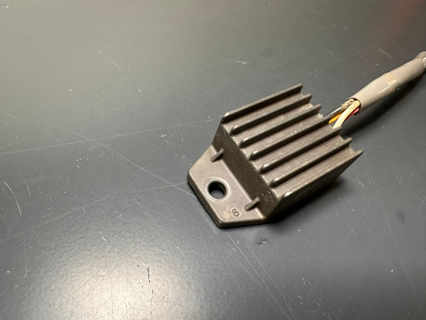 REGOLATORE DI TENSIONE Ktm Husqvarna 125 250 300 450 80011034000 Voltage Regulator 04