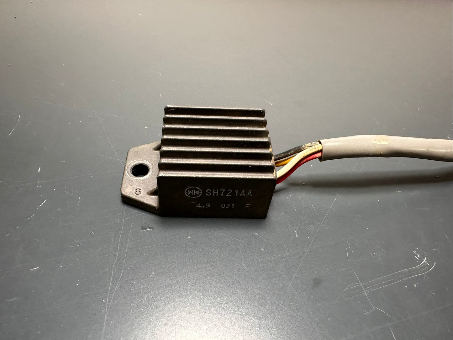 REGOLATORE DI TENSIONE Ktm Husqvarna 125 250 300 450 80011034000 Voltage Regulator 04