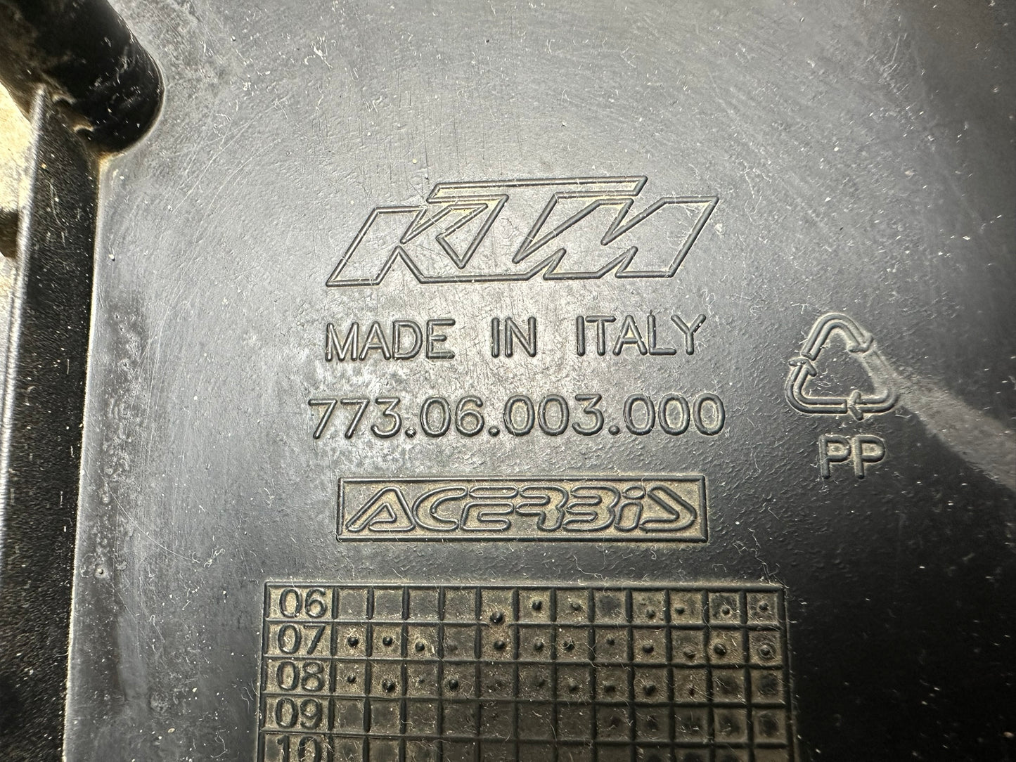 PLASTICA COPERTURA CASSAFILTRO KTM HUSABERG Sx Exc Smr Te 125 250 300 450 530