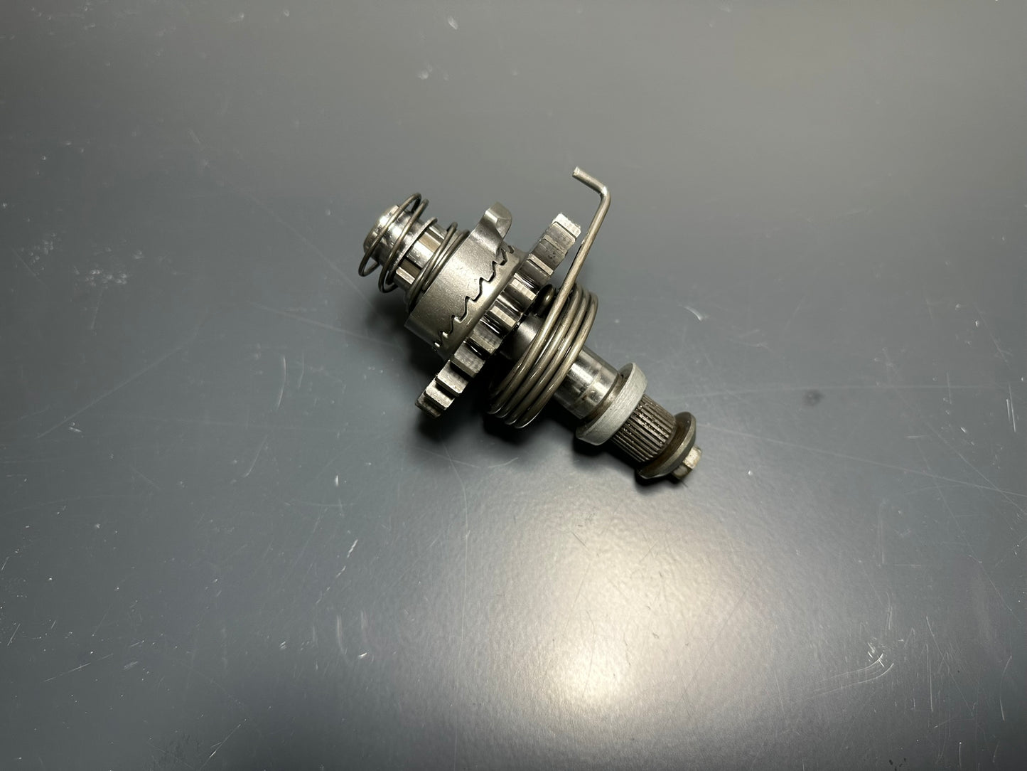 ALBERO e INGRANAGGIO AVVIAMENTO KTM HSQ Sx Exc 125 50333050000 50333051026