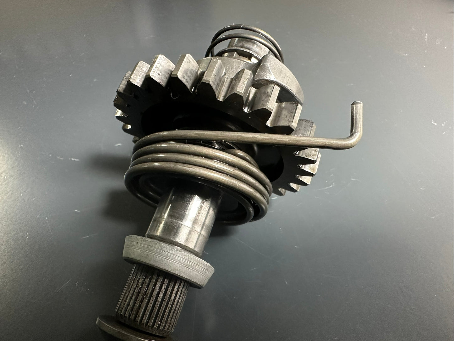 ALBERO e INGRANAGGIO AVVIAMENTO KTM HSQ Sx Exc 125 50333050000 50333051026