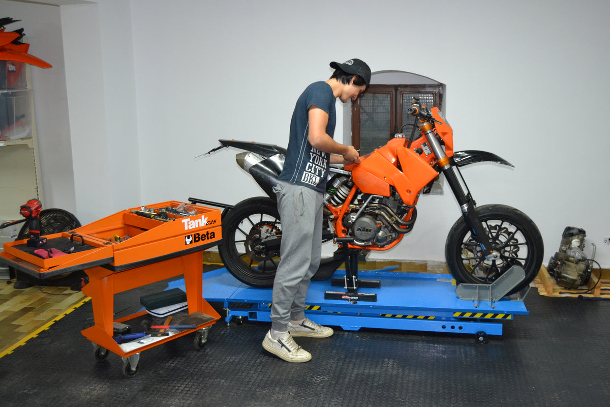 manutenzione alla moto