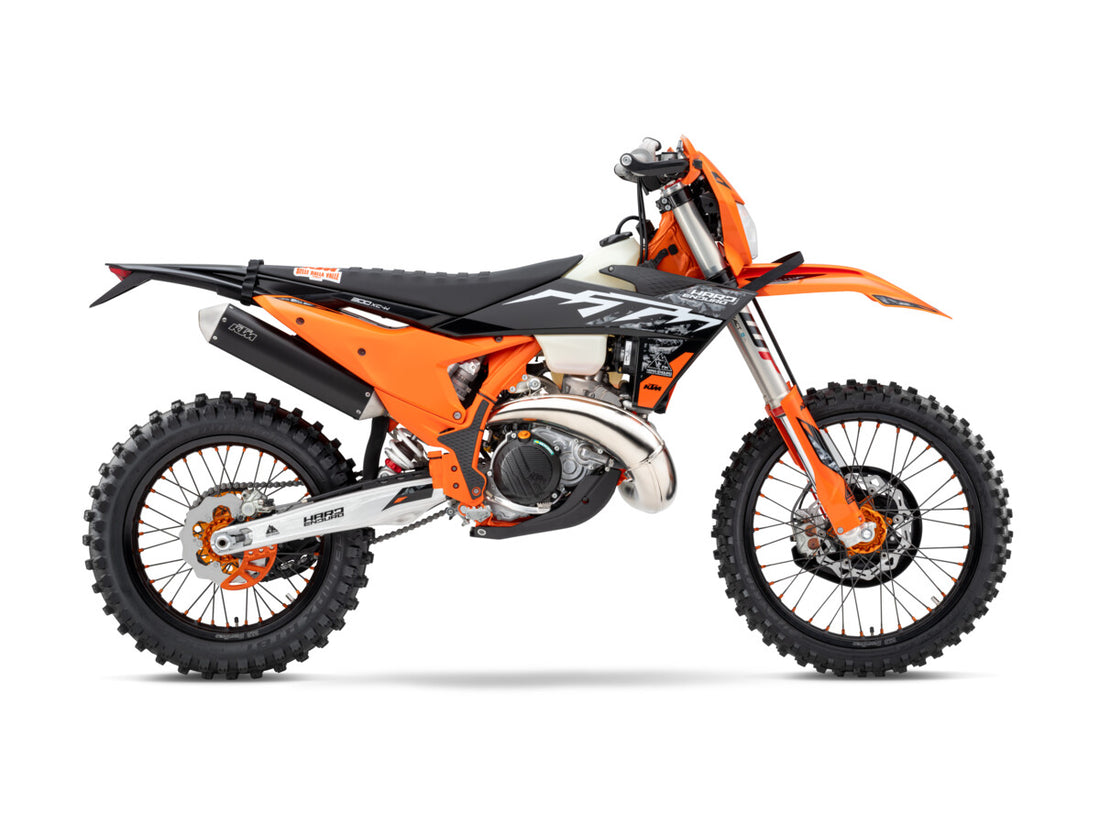 KTM 300 EXC HARDENDURO 2025: Innovazione e Dominio nelle Gare Enduro