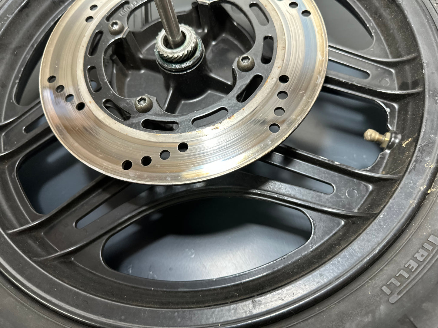 CERCHIO RUOTA ANTERIORE CON PERNO HONDA NS 125 F 1984 1985 1986 44650KR1760