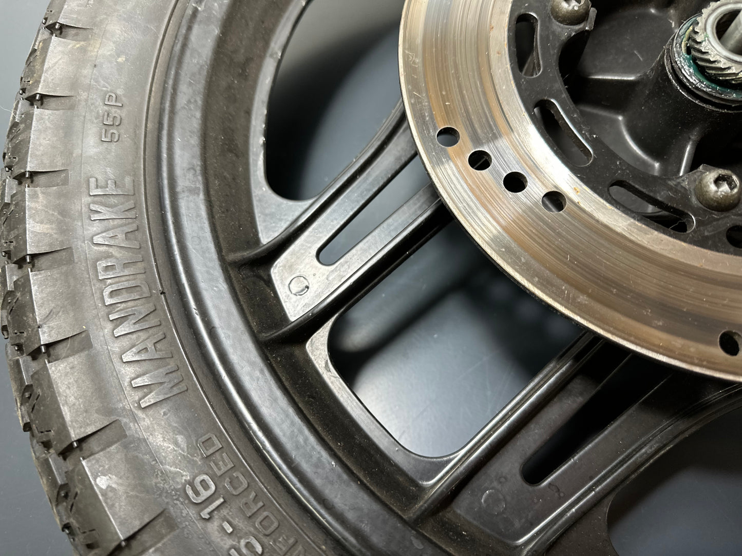CERCHIO RUOTA ANTERIORE CON PERNO HONDA NS 125 F 1984 1985 1986 44650KR1760