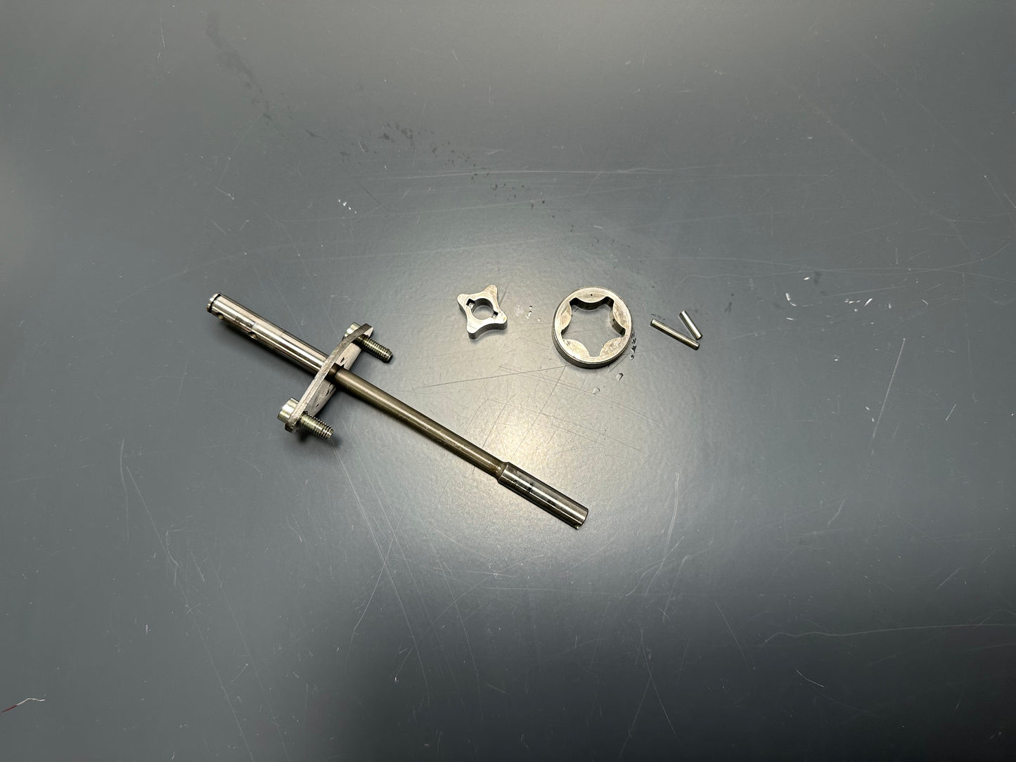 ALBERO POMPA OLIO KTM Sx Exc Smr 250 400 450 520 525 560 Oil Pump 59038002000