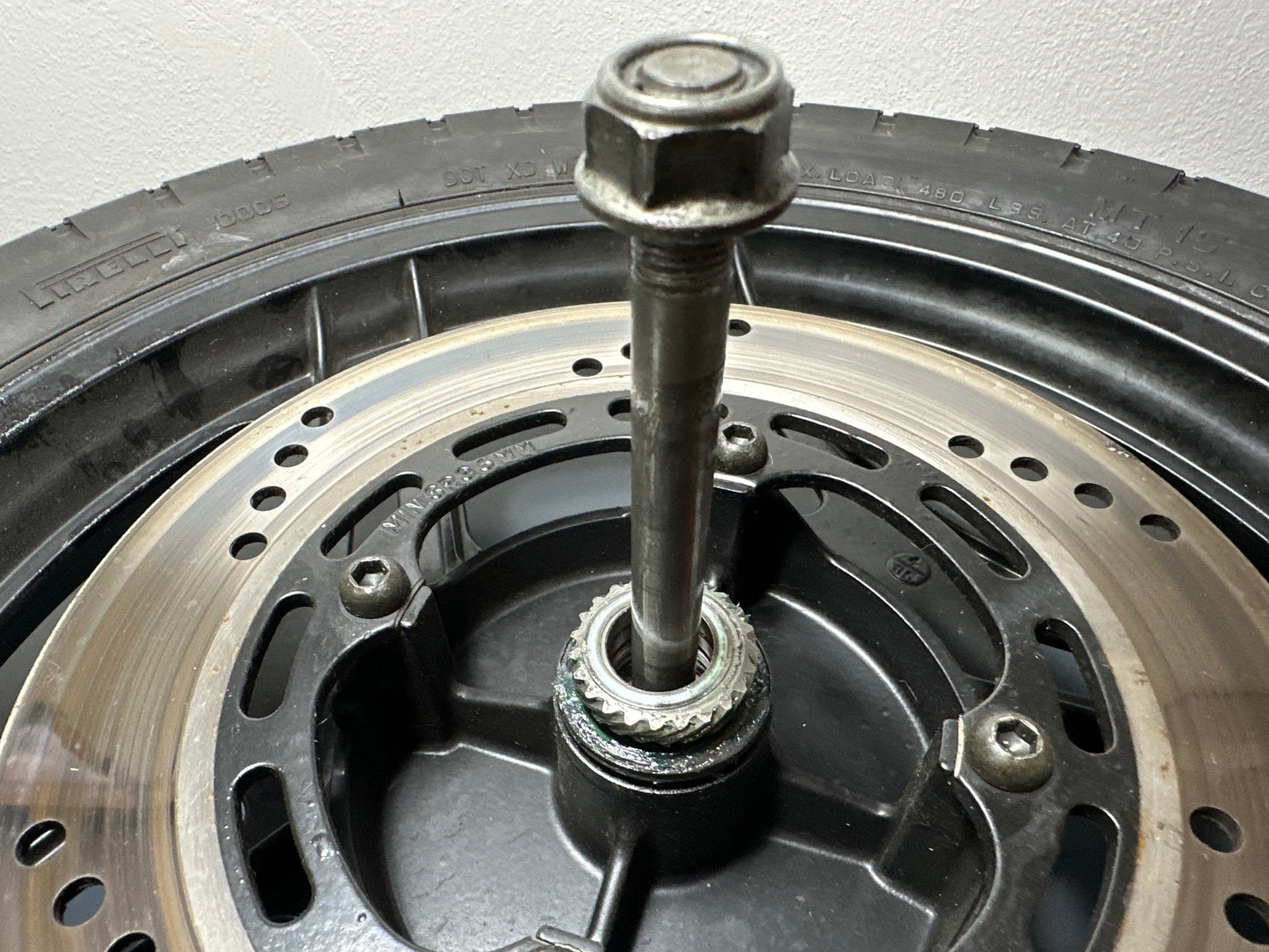 CERCHIO RUOTA ANTERIORE CON PERNO HONDA NS 125 F 1984 1985 1986 44650KR1760