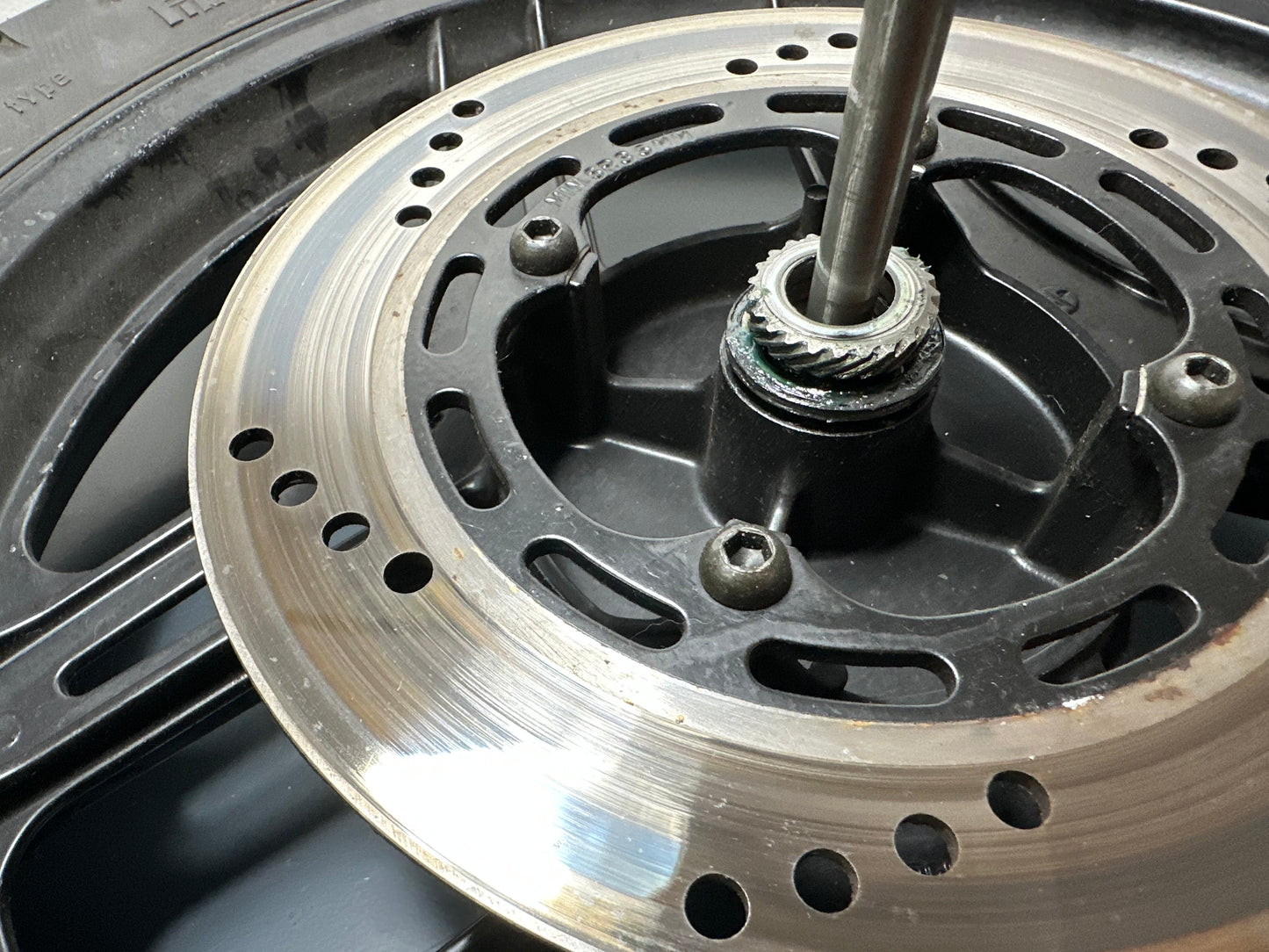 CERCHIO RUOTA ANTERIORE CON PERNO HONDA NS 125 F 1984 1985 1986 44650KR1760