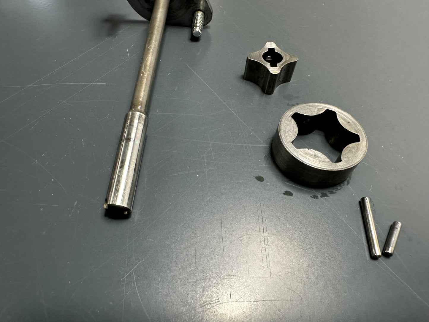 ALBERO POMPA OLIO KTM Sx Exc Smr 250 400 450 520 525 560 Oil Pump 59038002000