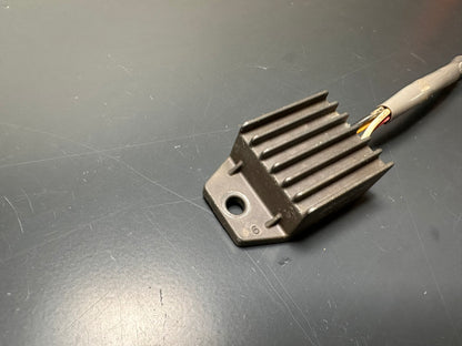 REGOLATORE DI TENSIONE Ktm Husqvarna 125 250 300 450 80011034000 Voltage Regulator 04