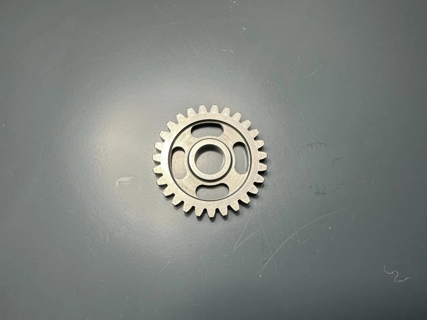 ingranaggio intermedio + cestello frizione