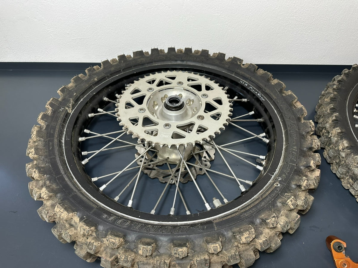 v1|137659077992|0
